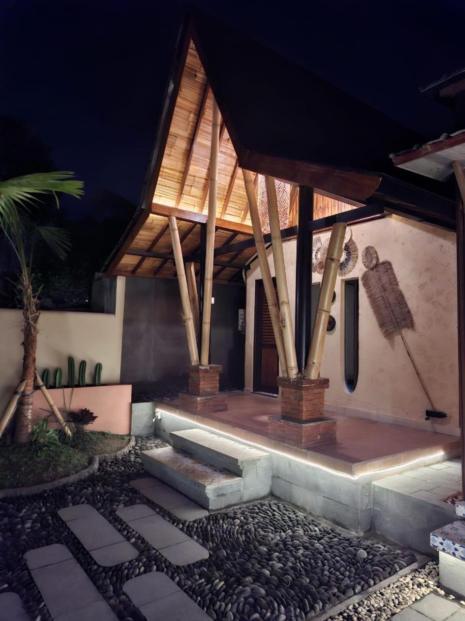 Ubud Hidden Villa Yone Village Екстериор снимка